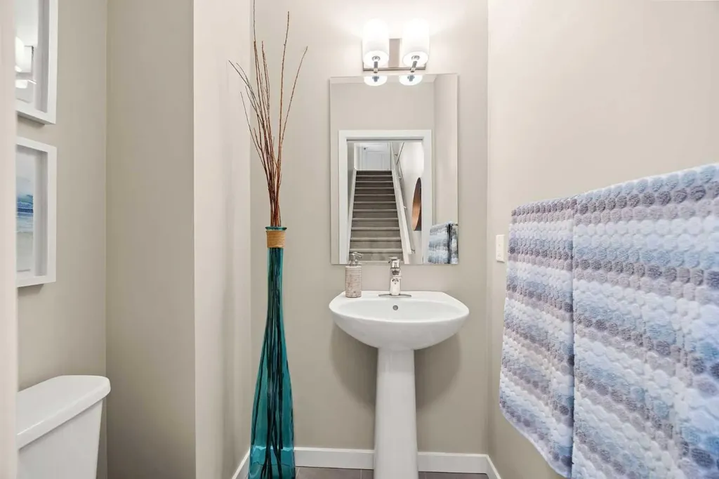 496 Nolan Hill Boulevard NW Calgary AB T3R 0Y1