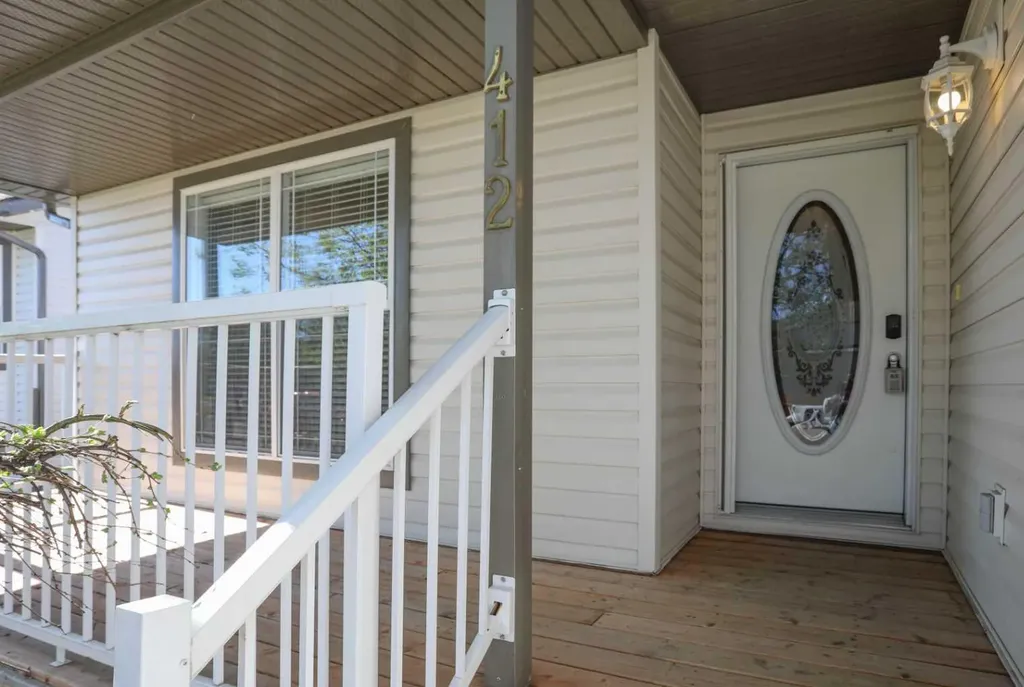 412 Highland Close Strathmore AB T2A3M9