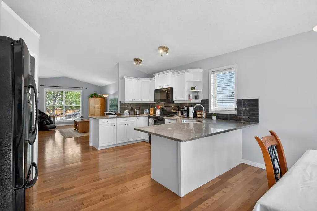 412 Highland Close Strathmore AB T2A3M9