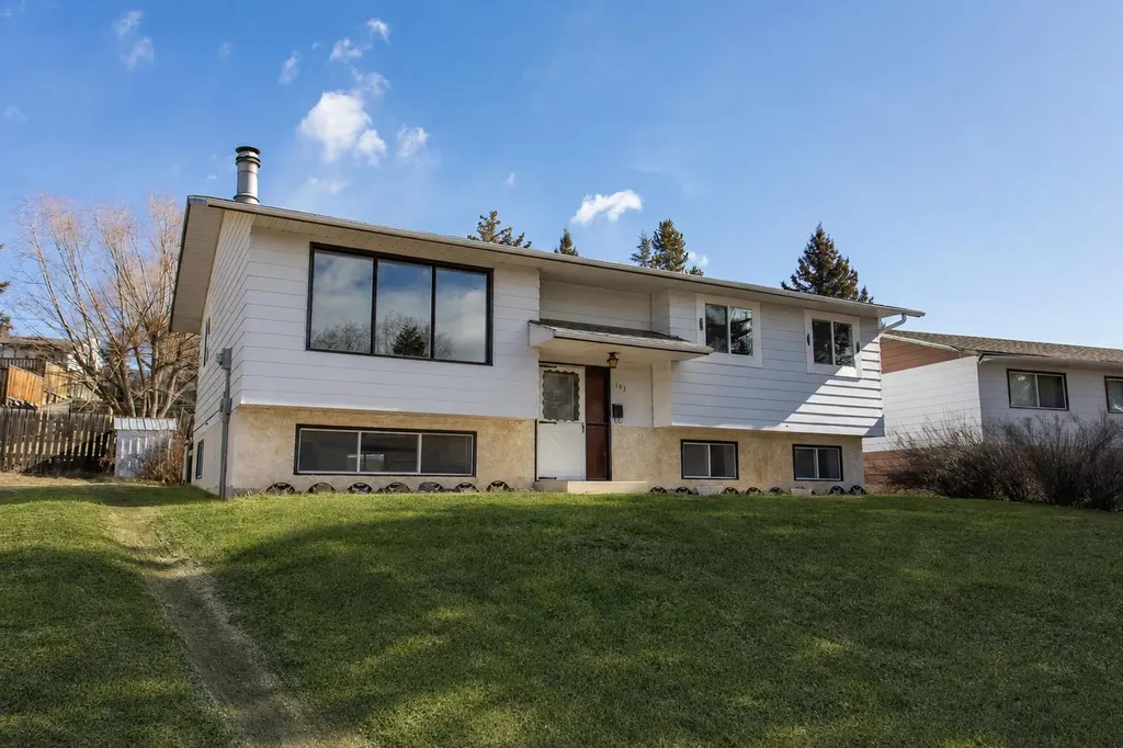 103 Westview Drive Sylvan Lake AB T4S 1H7