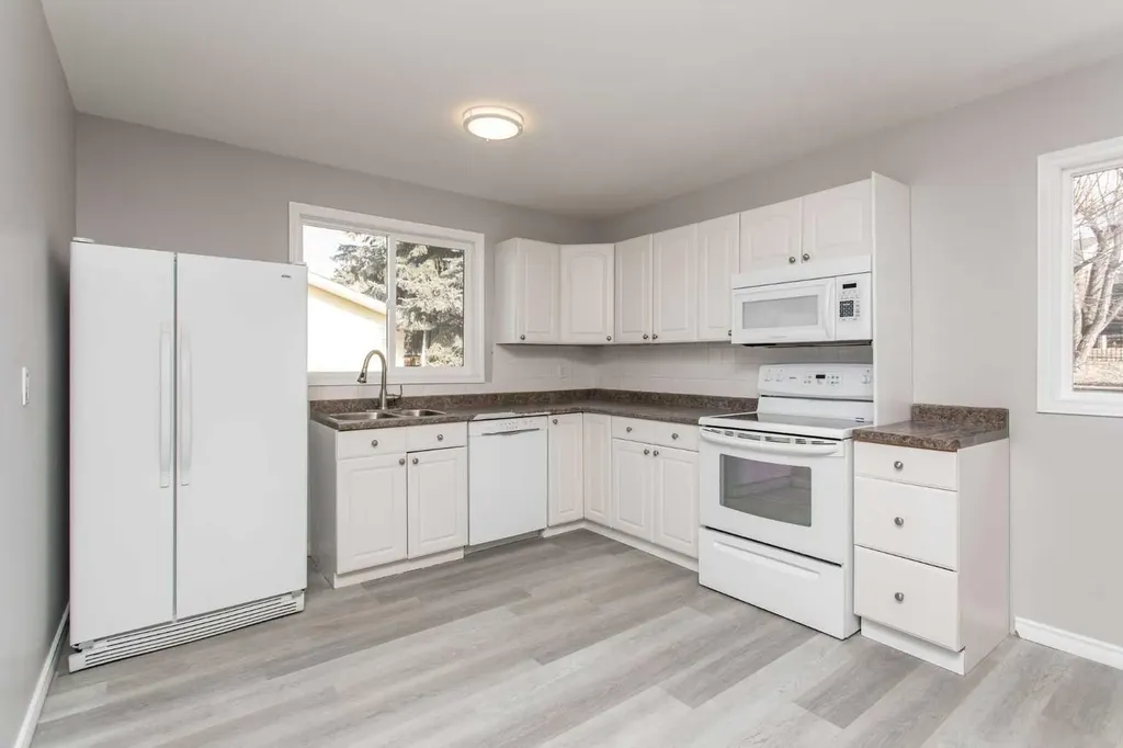 103 Westview Drive Sylvan Lake AB T4S 1H7
