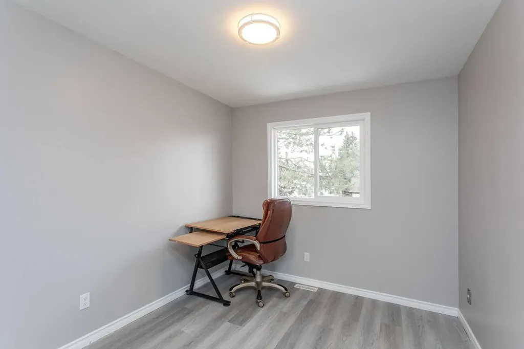 103 Westview Drive Sylvan Lake AB T4S 1H7