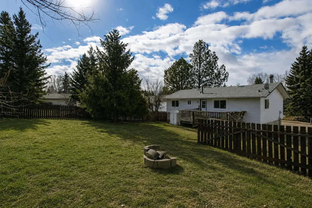 103 Westview Drive Sylvan Lake AB T4S 1H7