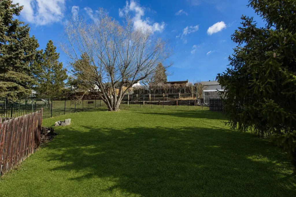 103 Westview Drive Sylvan Lake AB T4S 1H7