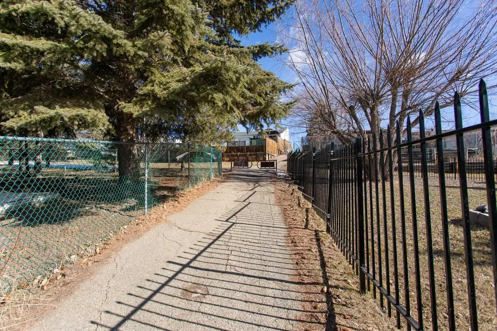 103 Westview Drive Sylvan Lake AB T4S 1H7
