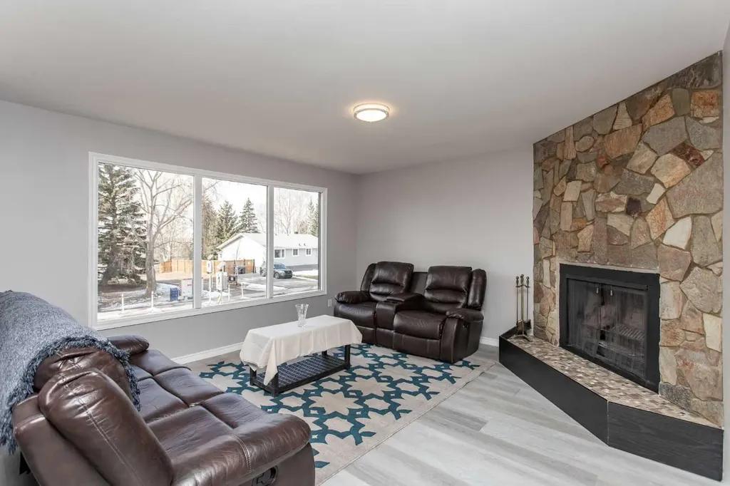 103 Westview Drive Sylvan Lake AB T4S 1H7