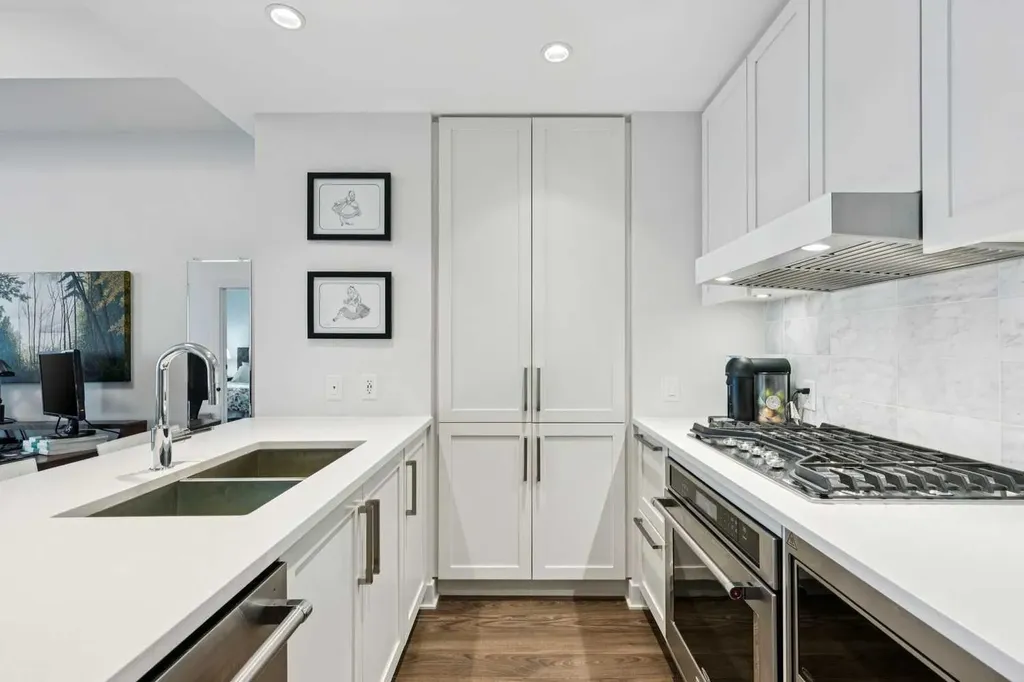 46 9 Street NE Calgary AB T2E 7Y1