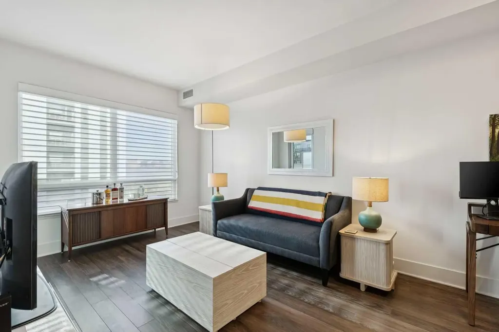 46 9 Street NE Calgary AB T2E 7Y1