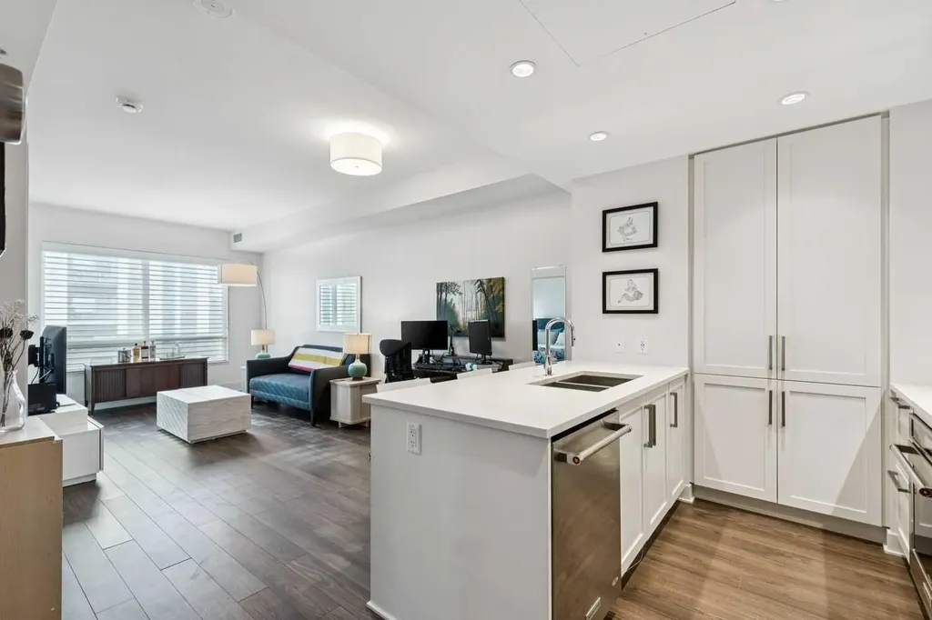 46 9 Street NE Calgary AB T2E 7Y1