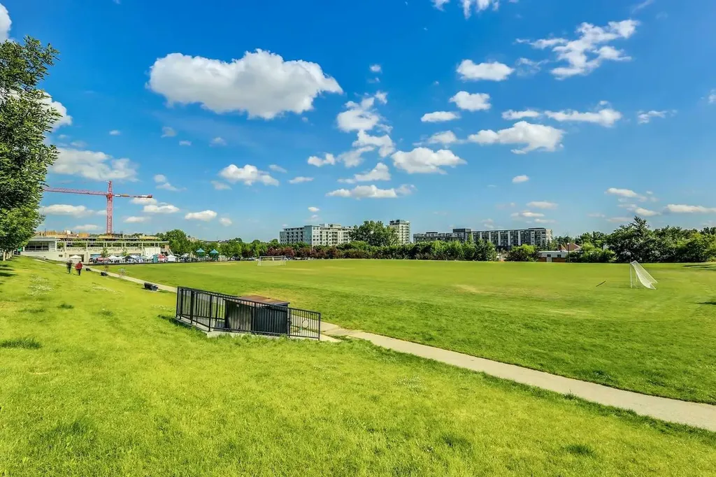 46 9 Street NE Calgary AB T2E 7Y1