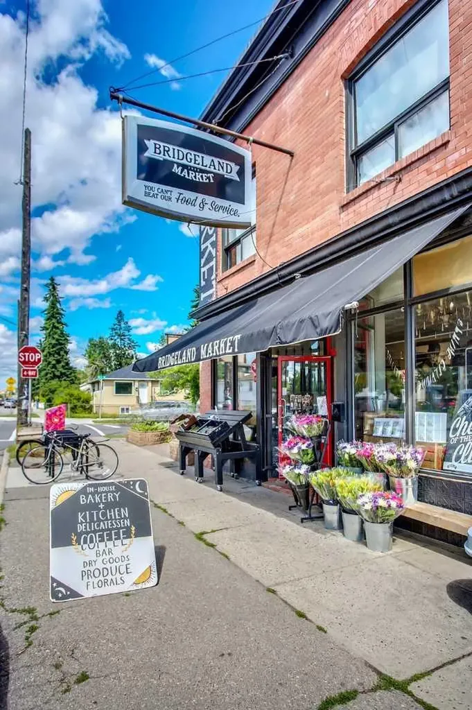 46 9 Street NE Calgary AB T2E 7Y1
