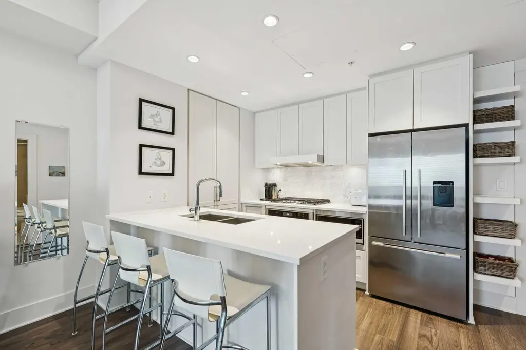 46 9 Street NE Calgary AB T2E 7Y1