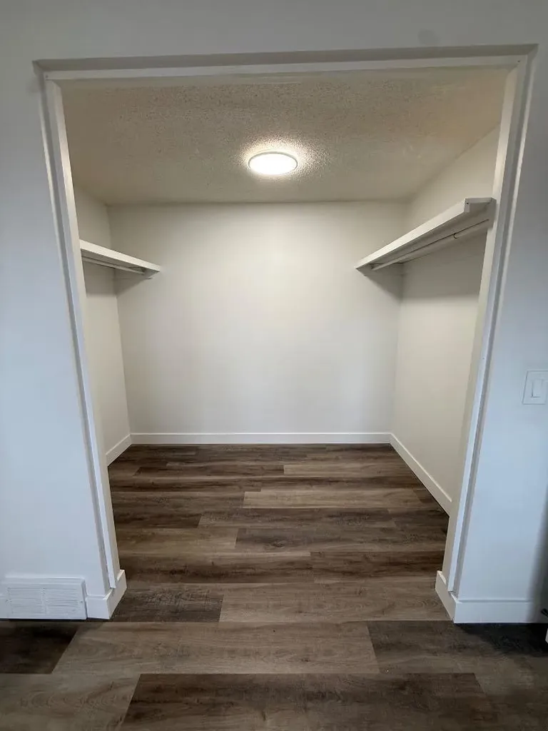 1207 44 Street SE Calgary AB T2A5E6