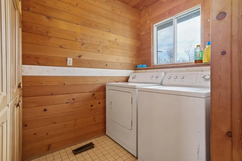 43040 Highway 855 Rural Flagstaff County AB T0B 2M1