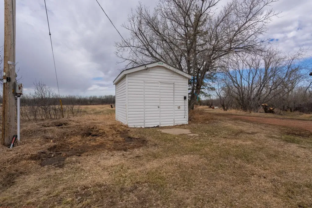 43040 Highway 855 Rural Flagstaff County AB T0B 2M1
