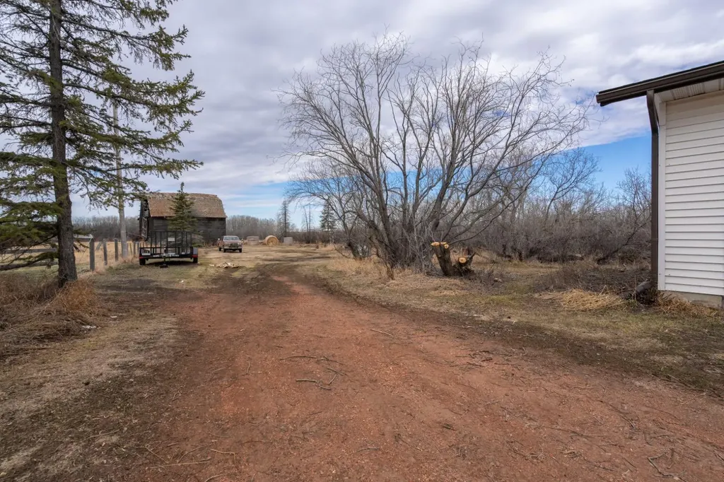 43040 Highway 855 Rural Flagstaff County AB T0B 2M1