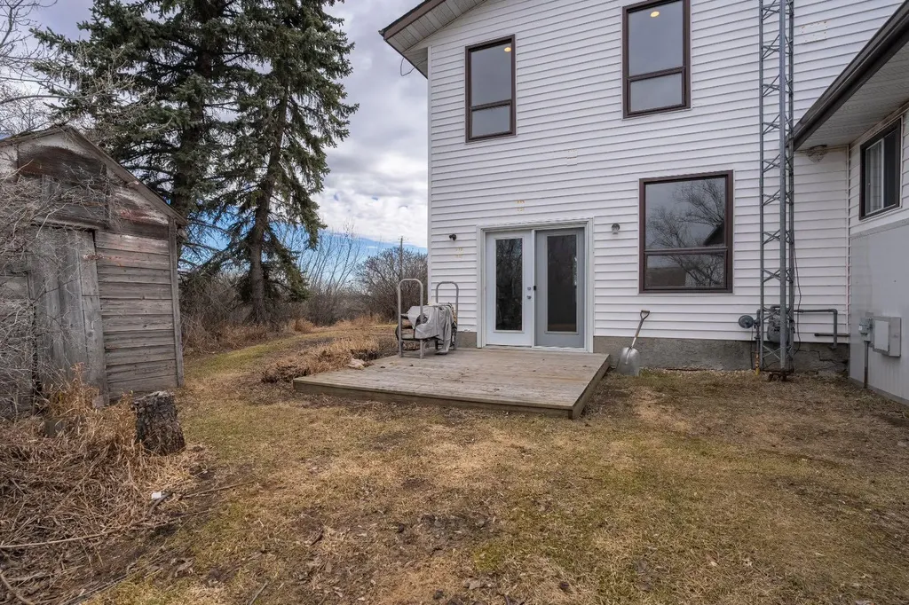 43040 Highway 855 Rural Flagstaff County AB T0B 2M1