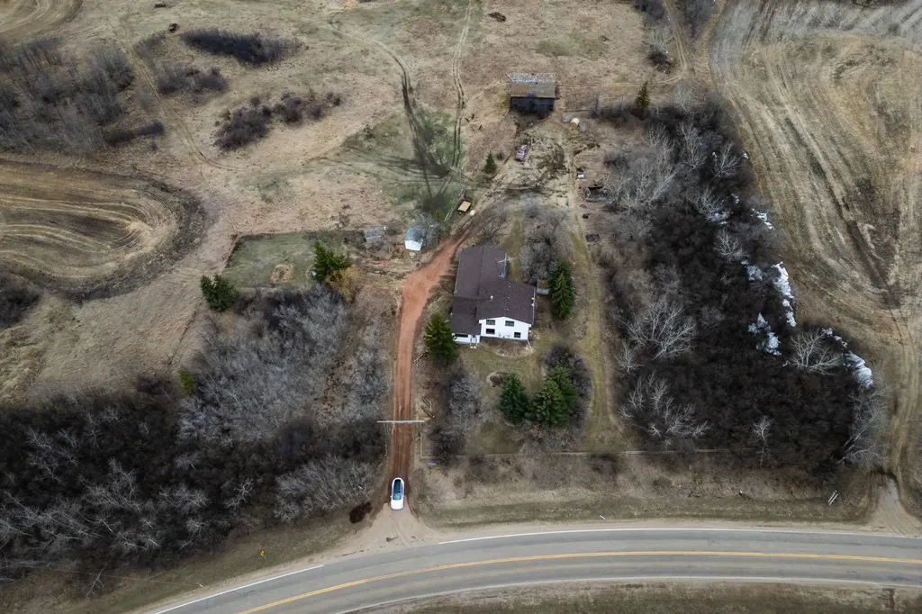 43040 Highway 855 Rural Flagstaff County AB T0B 2M1