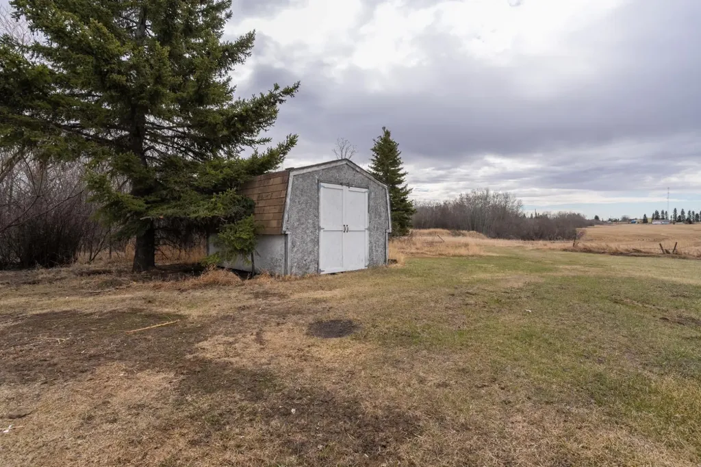 43040 Highway 855 Rural Flagstaff County AB T0B 2M1