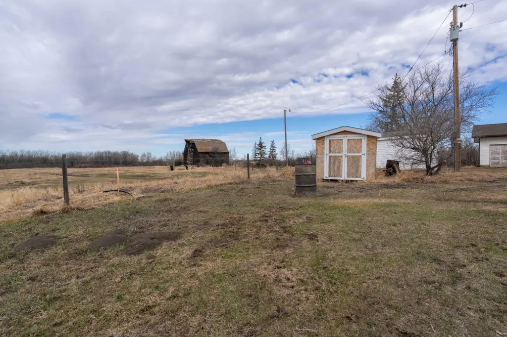 43040 Highway 855 Rural Flagstaff County AB T0B 2M1