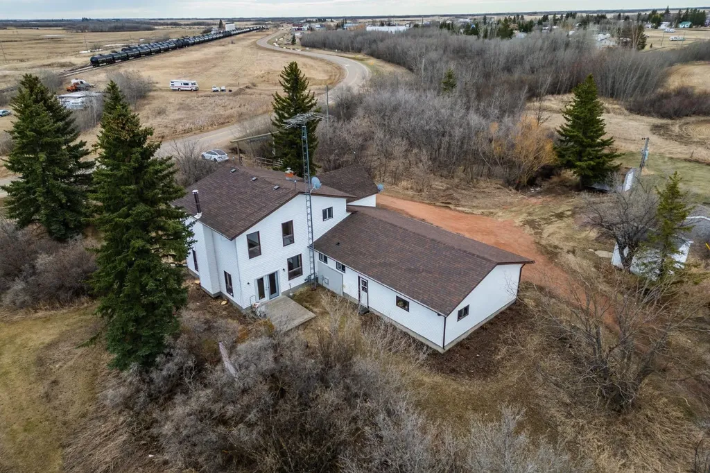 43040 Highway 855 Rural Flagstaff County AB T0B 2M1
