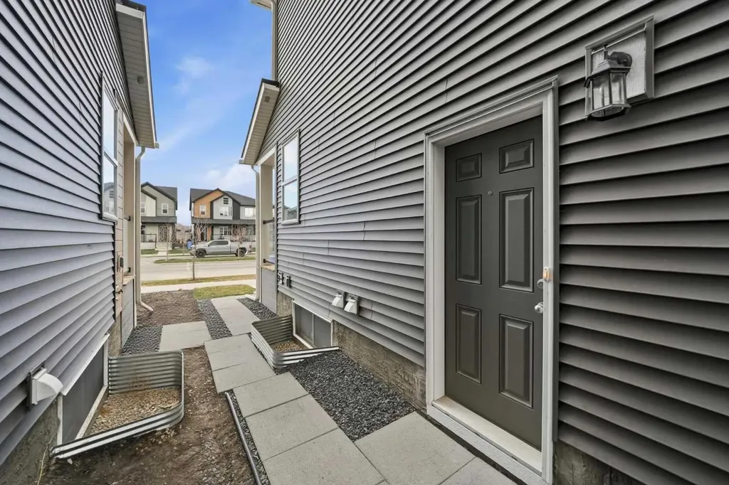 831 Wolf Willow Boulevard SE Calgary AB T2X 5R6