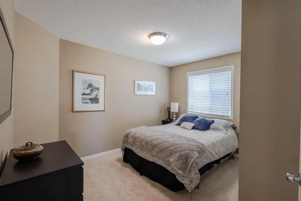 74 Valley Crest Rise NW Calgary AB T3B5Y9