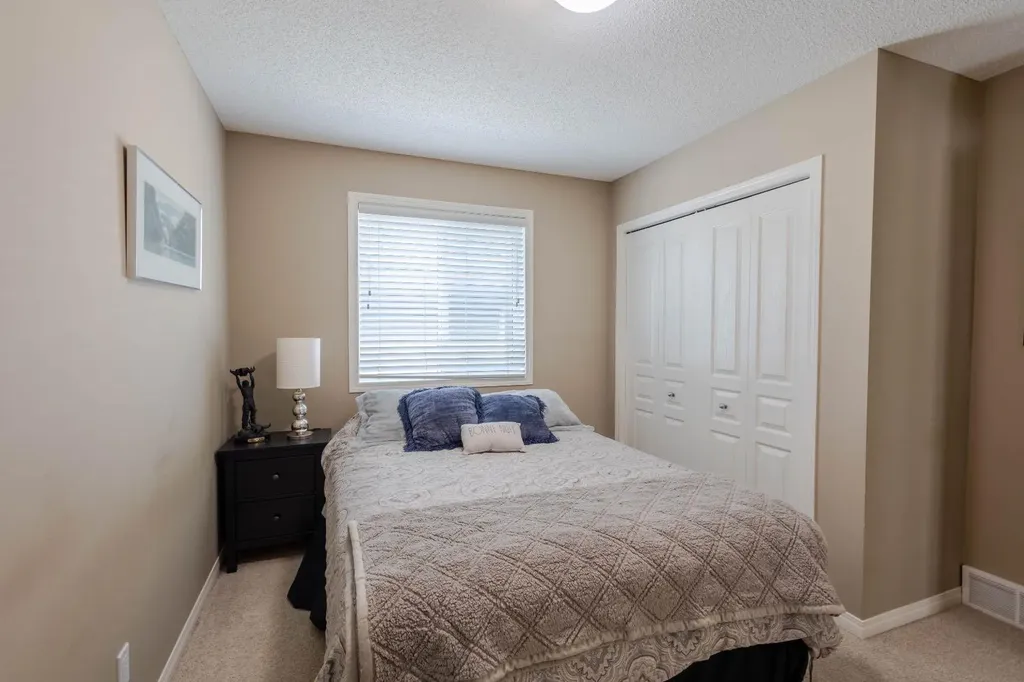 74 Valley Crest Rise NW Calgary AB T3B5Y9