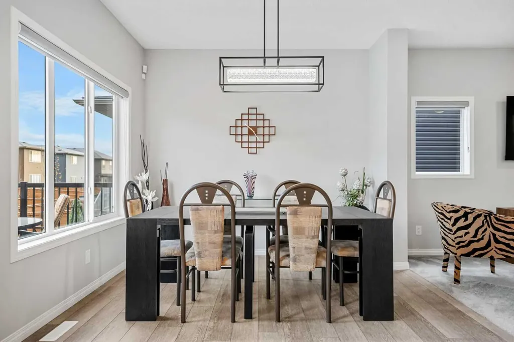 1020 Chinook Gate Heath SW Airdrie AB T4B 5C9