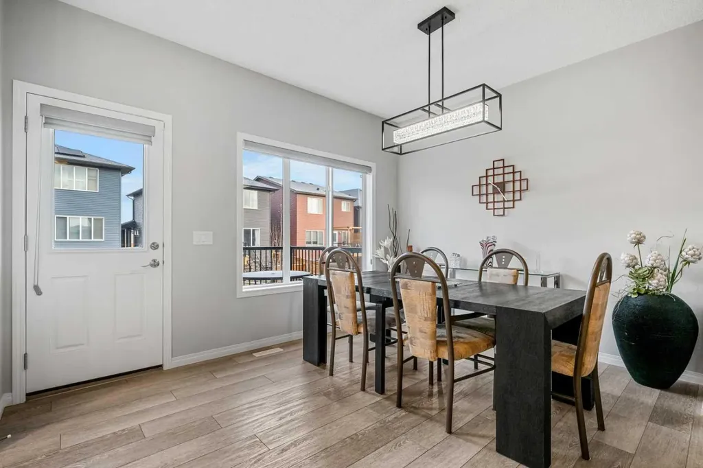 1020 Chinook Gate Heath SW Airdrie AB T4B 5C9