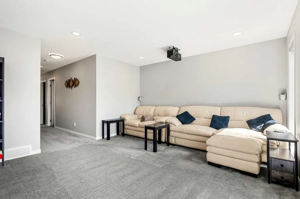 1020 Chinook Gate Heath SW Airdrie AB T4B 5C9