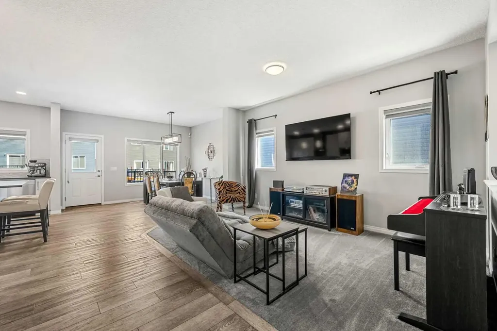 1020 Chinook Gate Heath SW Airdrie AB T4B 5C9