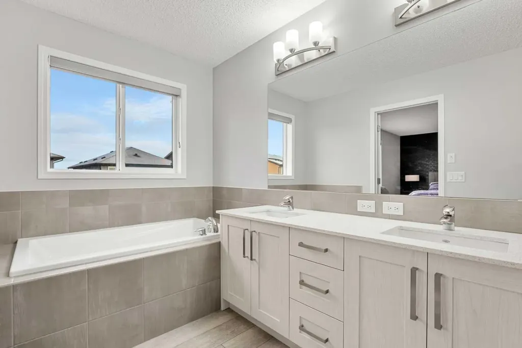 1020 Chinook Gate Heath SW Airdrie AB T4B 5C9