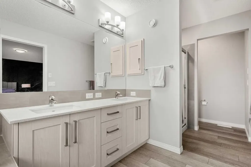 1020 Chinook Gate Heath SW Airdrie AB T4B 5C9