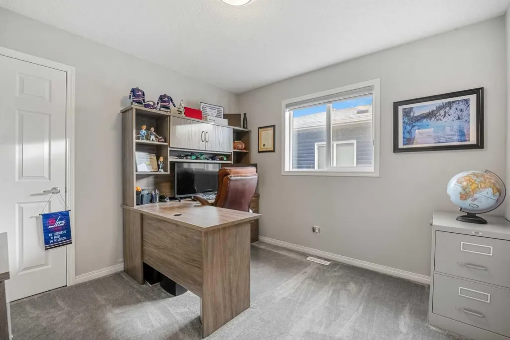 1020 Chinook Gate Heath SW Airdrie AB T4B 5C9