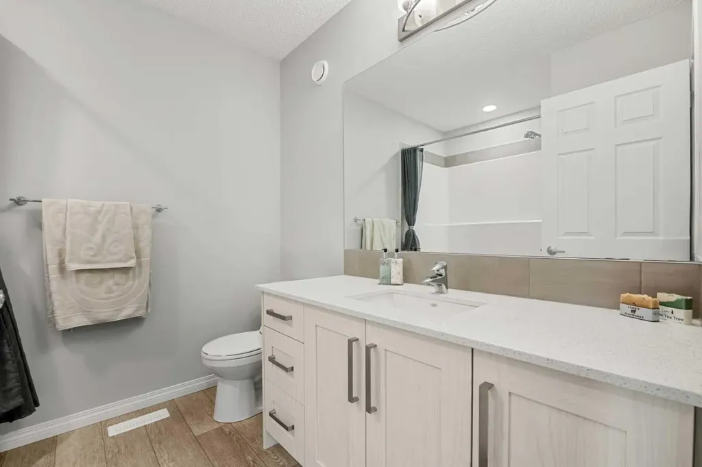 1020 Chinook Gate Heath SW Airdrie AB T4B 5C9
