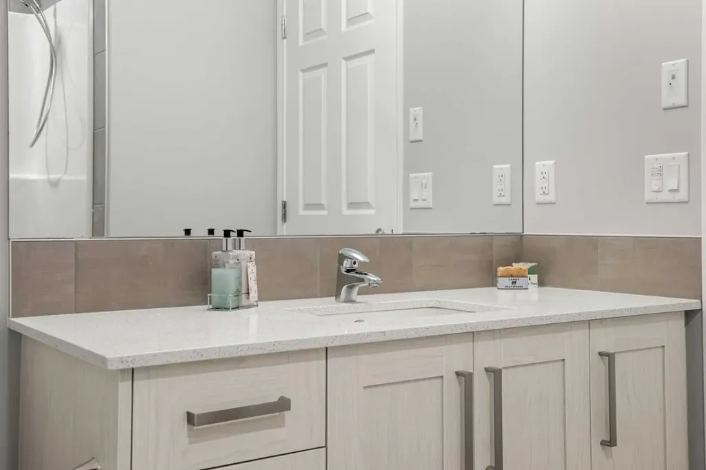 1020 Chinook Gate Heath SW Airdrie AB T4B 5C9