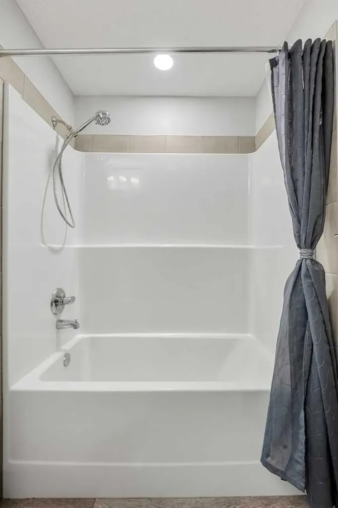 1020 Chinook Gate Heath SW Airdrie AB T4B 5C9
