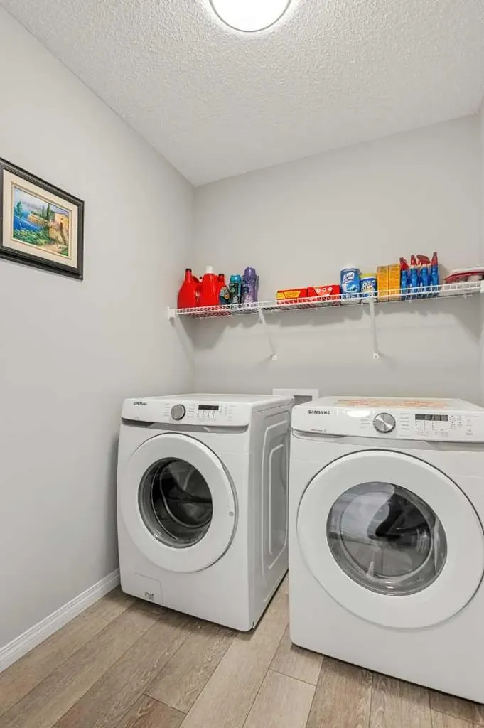 1020 Chinook Gate Heath SW Airdrie AB T4B 5C9