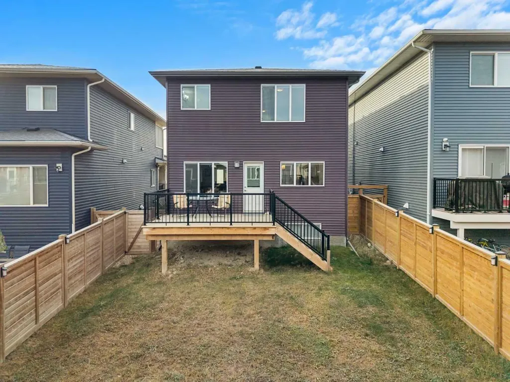 1020 Chinook Gate Heath SW Airdrie AB T4B 5C9