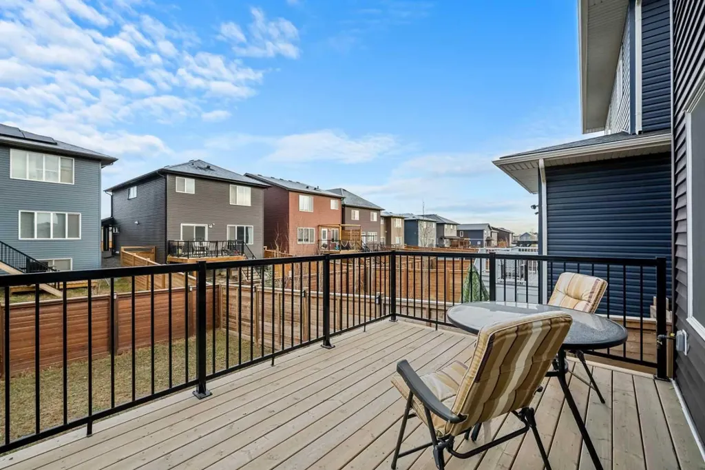 1020 Chinook Gate Heath SW Airdrie AB T4B 5C9