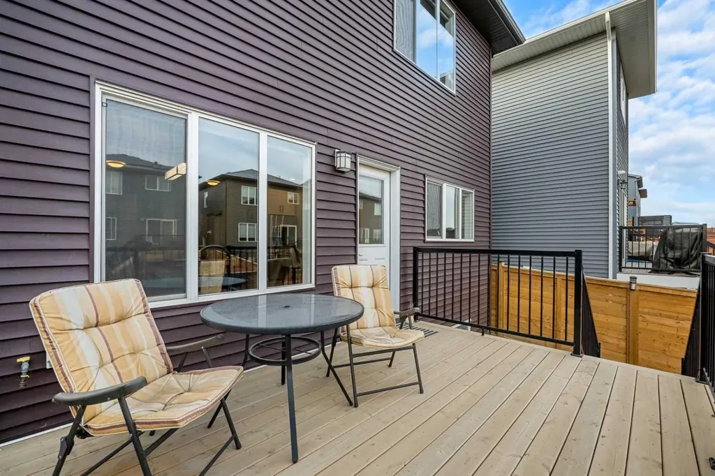 1020 Chinook Gate Heath SW Airdrie AB T4B 5C9