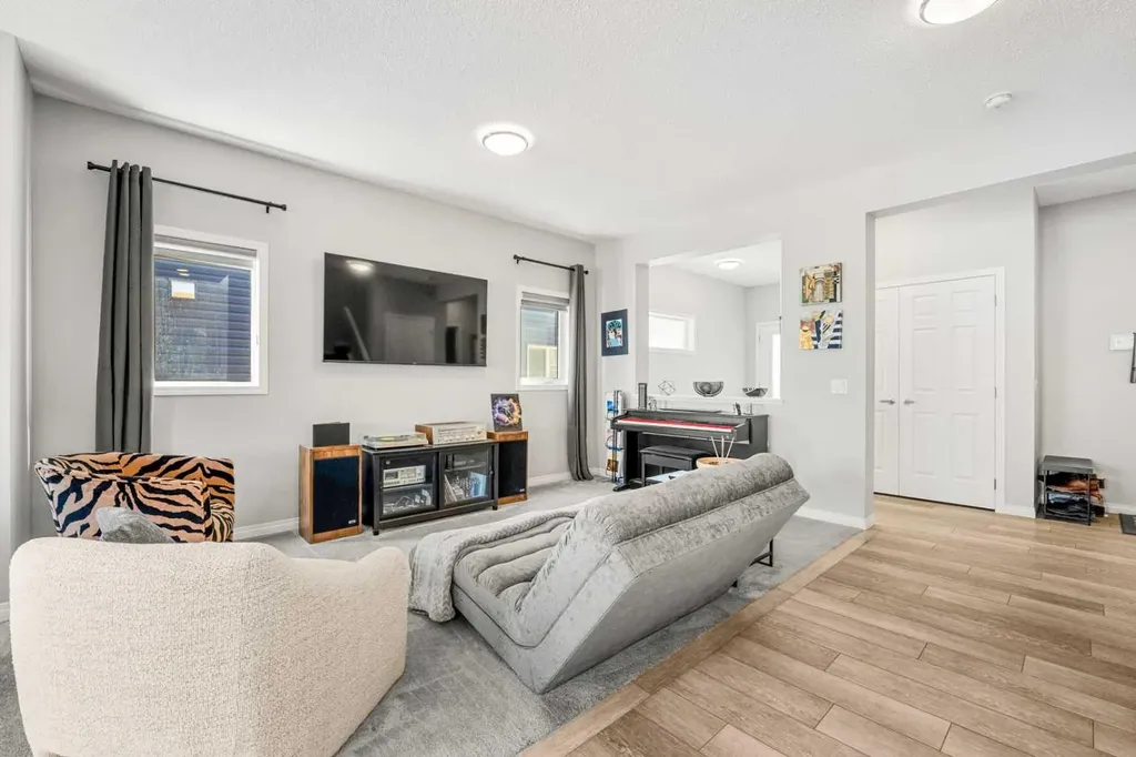 1020 Chinook Gate Heath SW Airdrie AB T4B 5C9