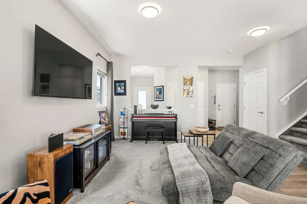 1020 Chinook Gate Heath SW Airdrie AB T4B 5C9