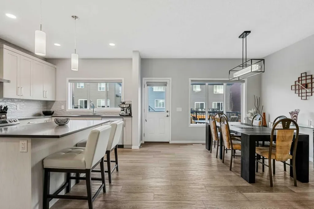 1020 Chinook Gate Heath SW Airdrie AB T4B 5C9