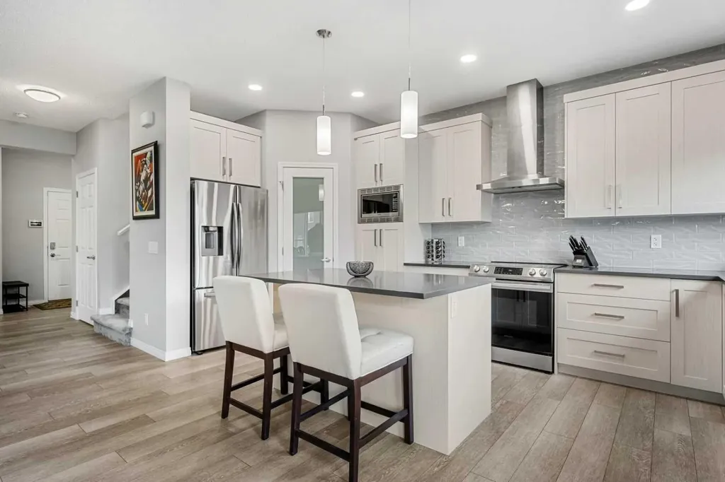 1020 Chinook Gate Heath SW Airdrie AB T4B 5C9