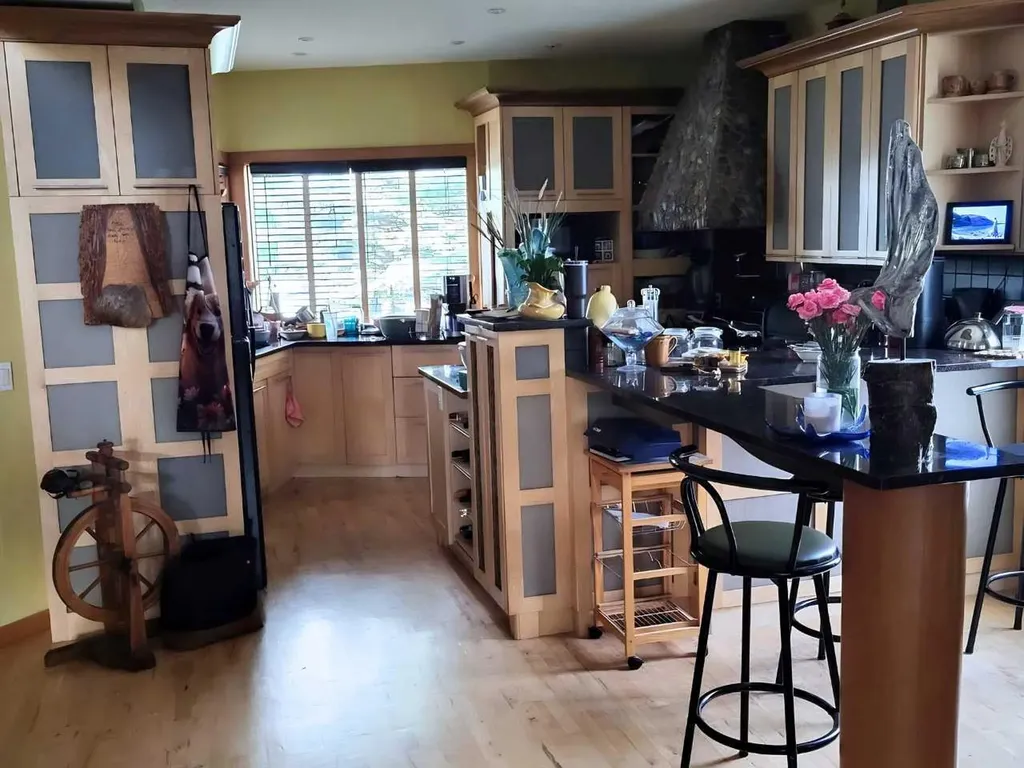 4643 29 Avenue NW Calgary AB T3B0J1