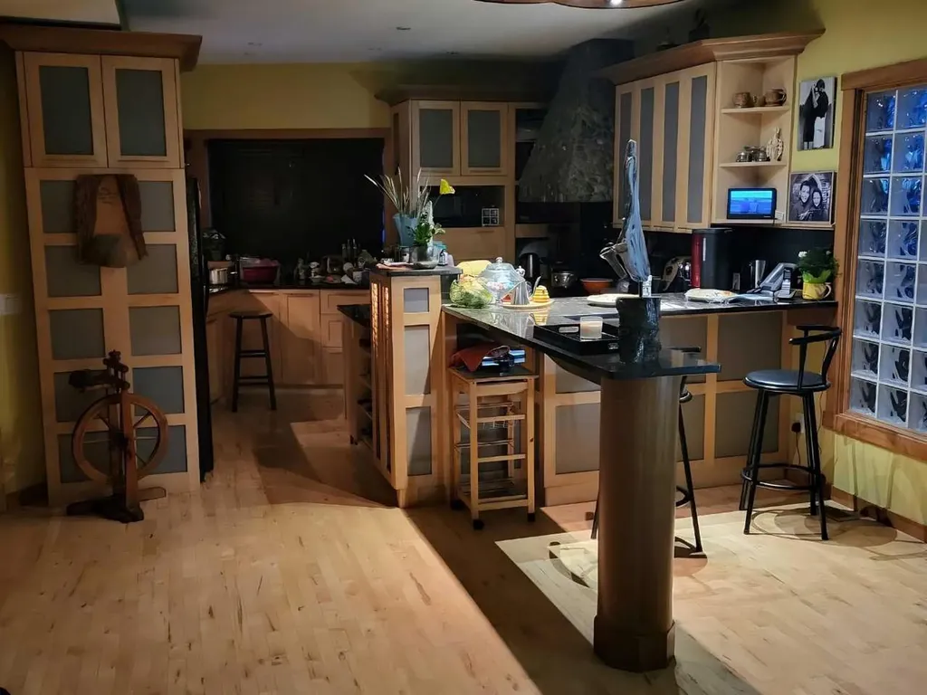 4643 29 Avenue NW Calgary AB T3B0J1