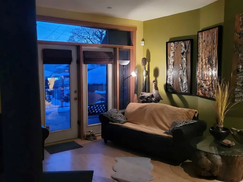 4643 29 Avenue NW Calgary AB T3B0J1
