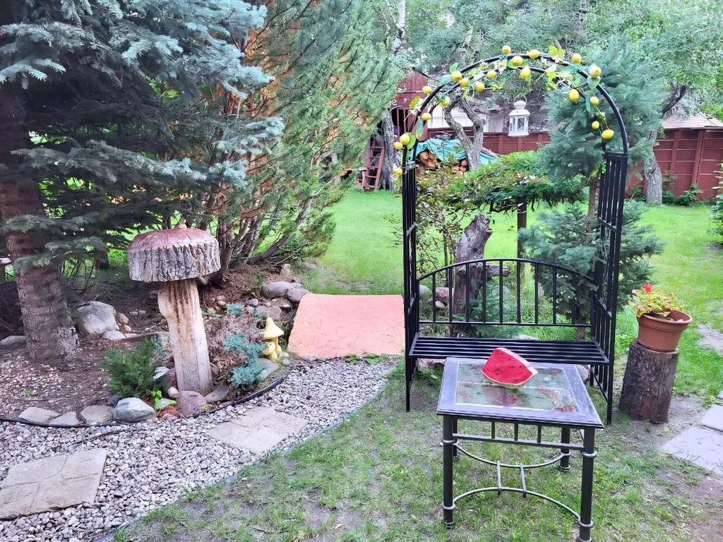 4643 29 Avenue NW Calgary AB T3B0J1